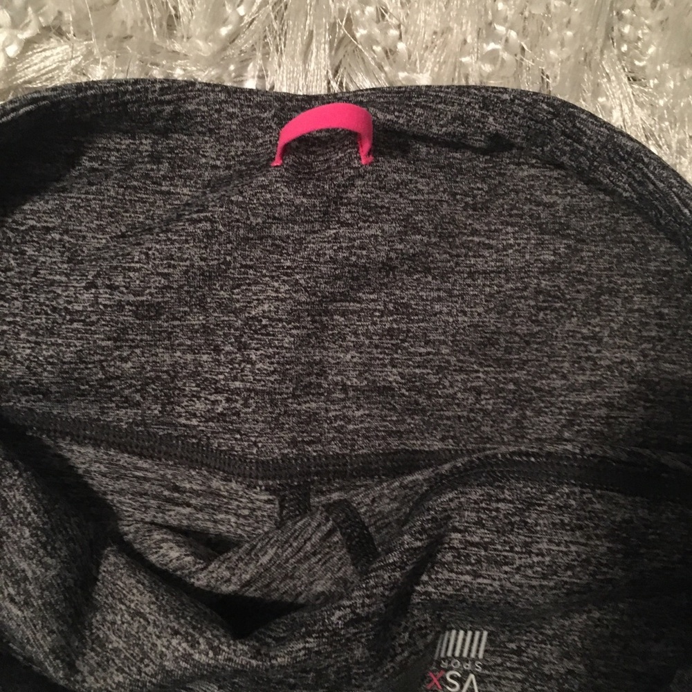 Knockout by Victoria Secret workout crops NWOT